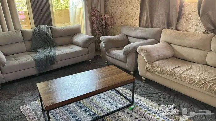 كنب مع طاولة شاشة 5