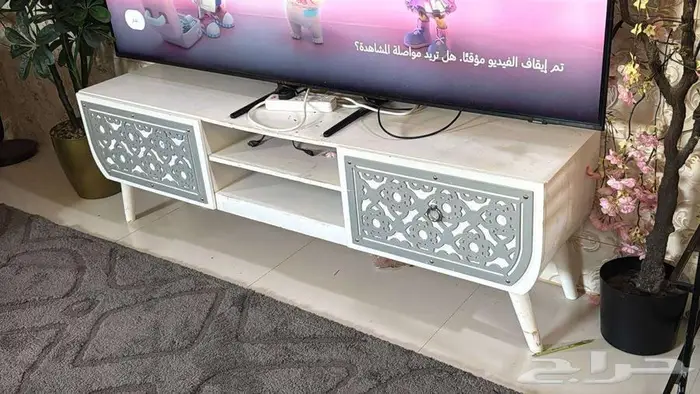 كنب مع طاولة شاشة 3