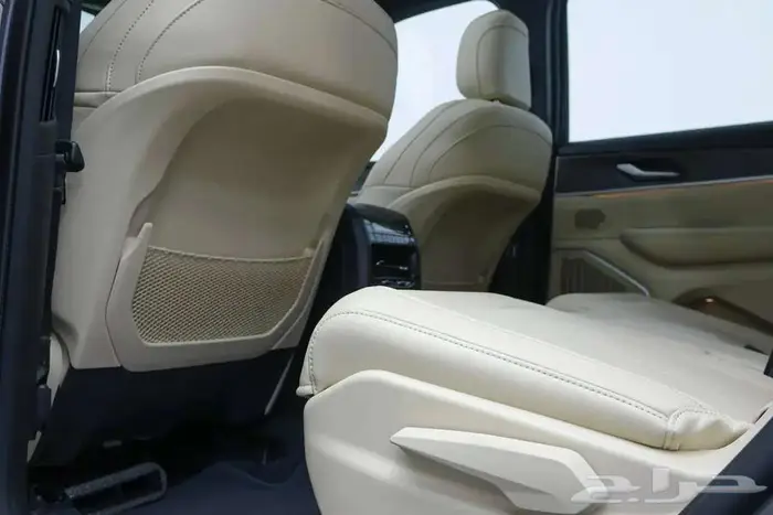 جيب جراند شيروكي ليمتد 2023 8