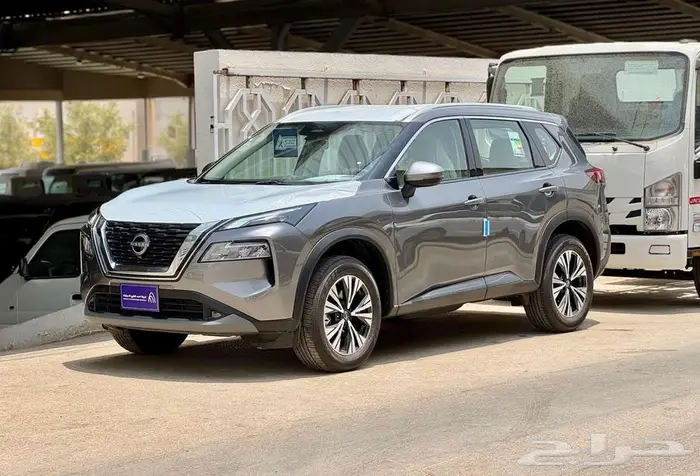 نيسان اكس تريل2025 نص فل 7راكب بالنقد والتقسيط 4