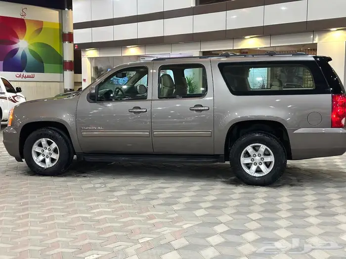 يوكن XL طويل مخزن 2013 الجميح بدون دبل. 2