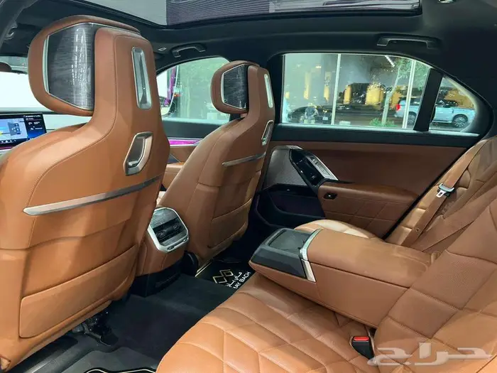 BMW 760I 2023 8