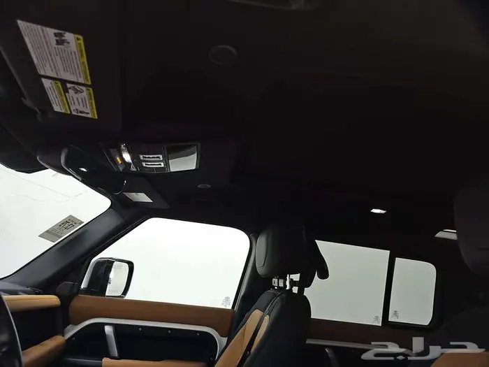 Land Rover Defender 110 X-Dynamic SE 12