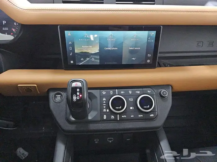 Land Rover Defender 110 X-Dynamic SE 10