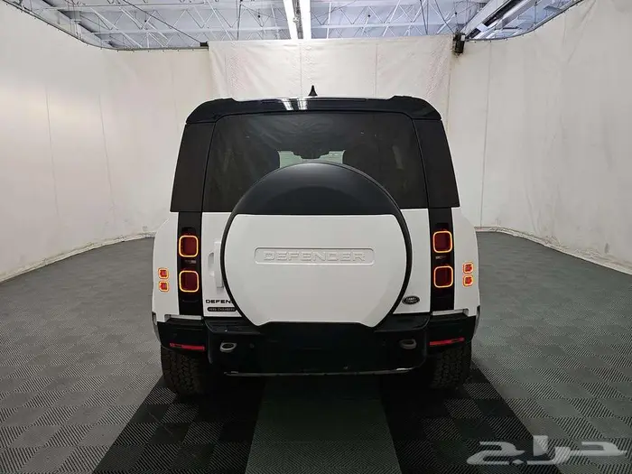 Land Rover Defender 110 X-Dynamic SE 4