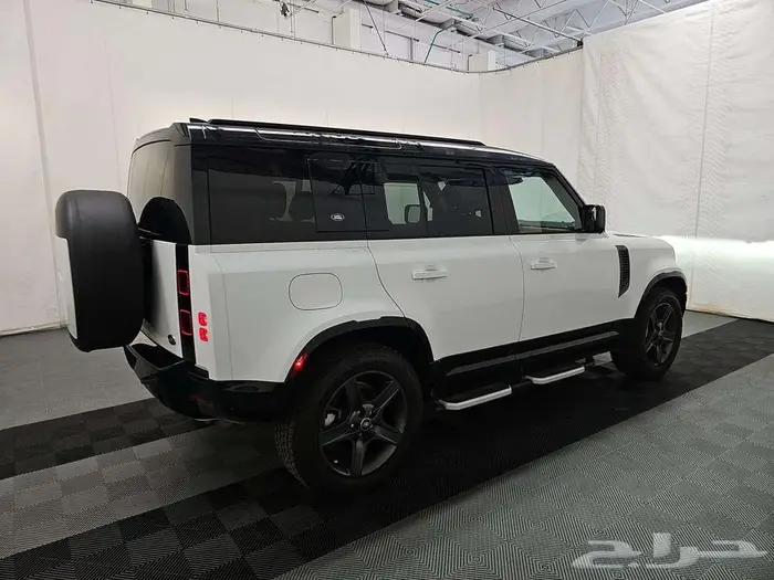 Land Rover Defender 110 X-Dynamic SE 6