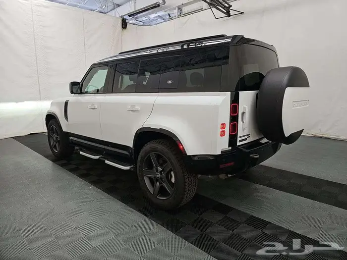 Land Rover Defender 110 X-Dynamic SE 5