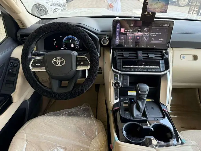 لاندكروزر جكسار L3 بنزين 2025 سعودي ممشى 5800 كم 6