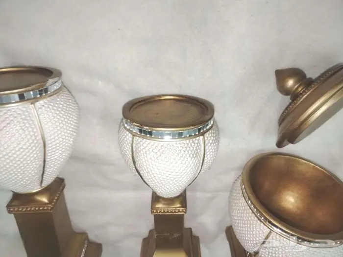 طقم اكسسوارات نظيفة لمجلس او صالة او غرفة نوم للبيع 0