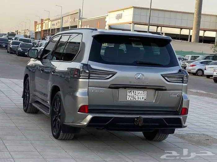 لكزس LX570فل كامل 2018 3