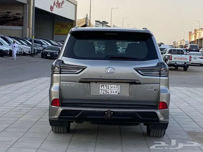 لكزس LX570فل كامل 2018 8