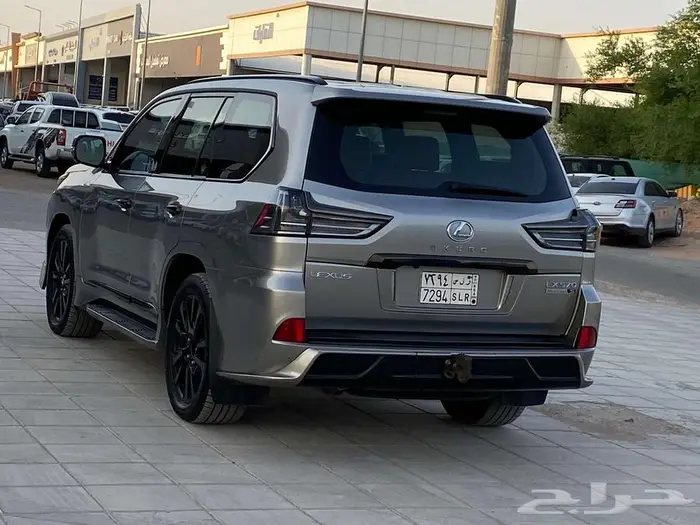 لكزس LX570فل كامل 2018 4