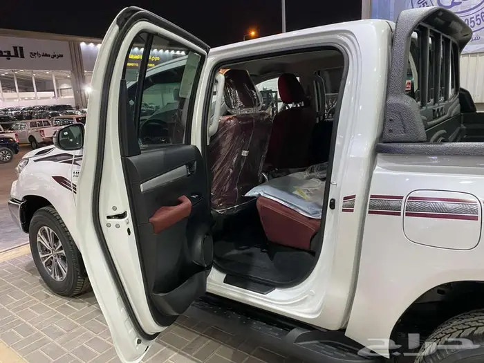 تويوتا هايلوكس GLX 2025 ابيض بنزين سعودي 17