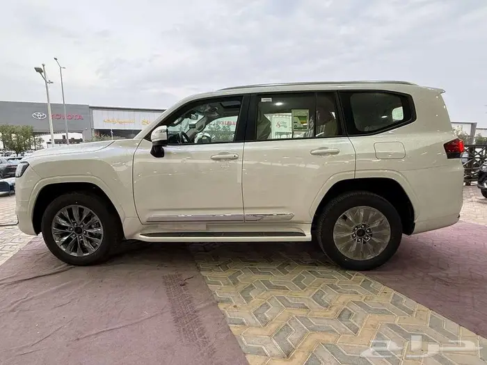 لاندكروزر GXR4 بنزين 2025 2