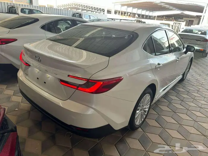 كامري ال اي بنزين ابيض 2025 4