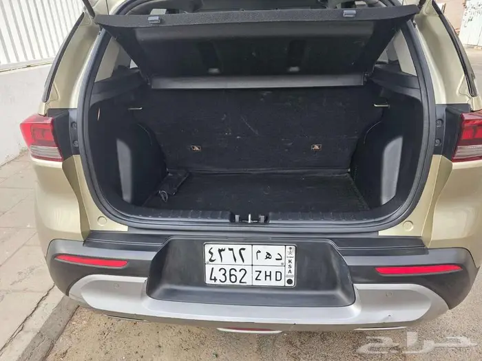 للبيع سيارة كيا سونيت موديل 2021 فل كامل ممشى 38 الف فقط 9