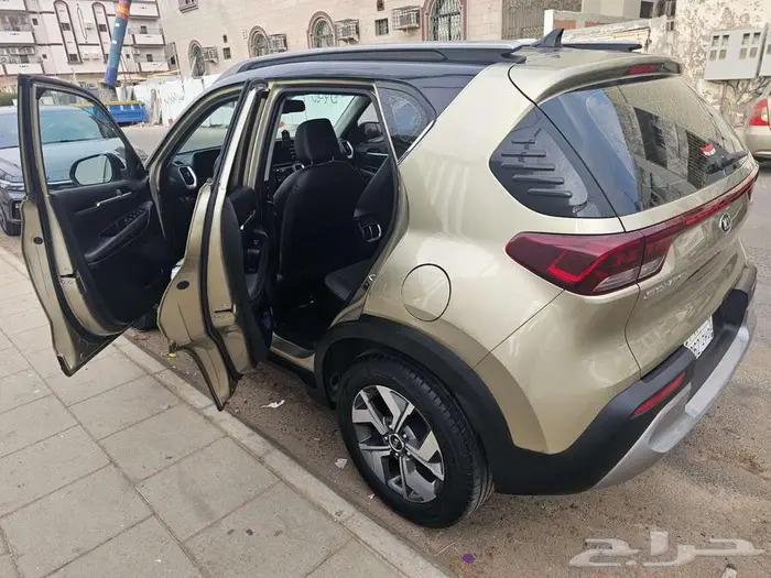 للبيع سيارة كيا سونيت موديل 2021 فل كامل ممشى 38 الف فقط 6