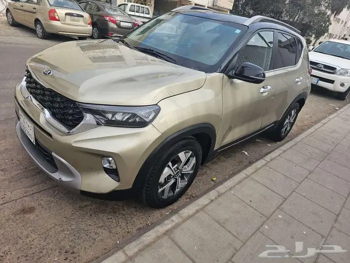 للبيع سيارة كيا سونيت موديل 2021 فل كامل ممشى 38 الف فقط 7