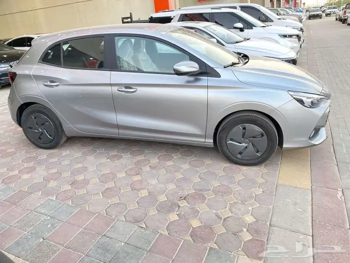 ام جي (3) 2025 اصفار سعودي 4 سلندر كاميرا شاشة 5