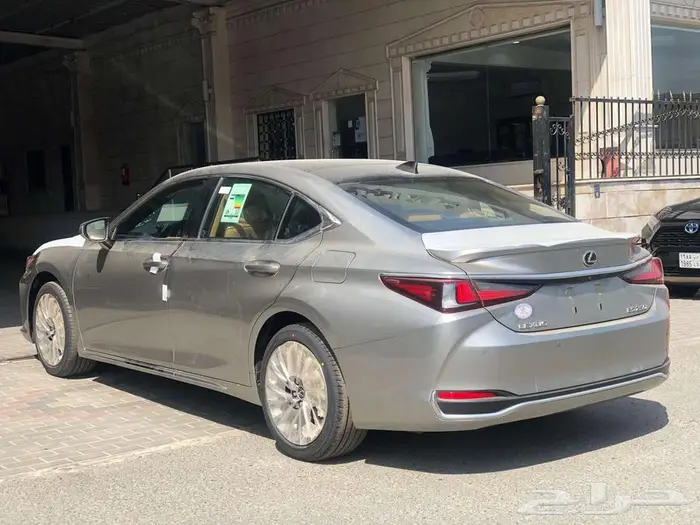 لكزس ES250 BD 2025 سعودي بنزين 3 عدسات ردادار 8