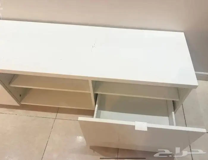 مكتبة تلفزيون ايكيا نظيفة  جدا 4