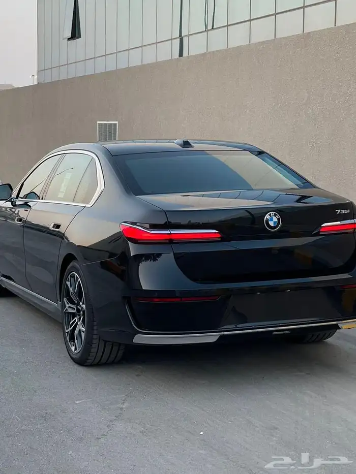 بي ام دبليو 2026 -735i اسود ميتاليك(ياقوت) 4
