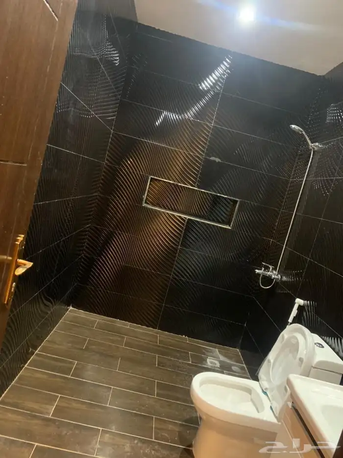 فيلا كبيره وغرفها واسعه للايجار تجاري سكني 8