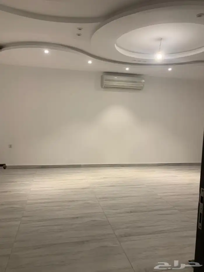 فيلا كبيره وغرفها واسعه للايجار تجاري سكني 4