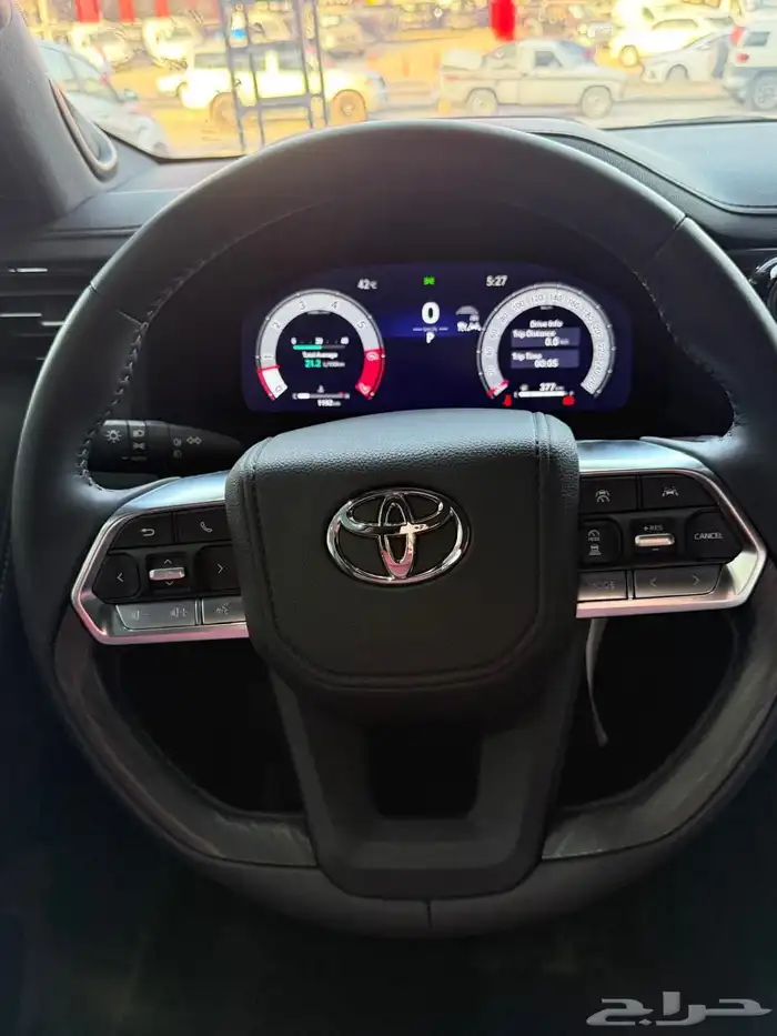 لاند كروزر 2025 VXR فل خليجي مالك اول 12