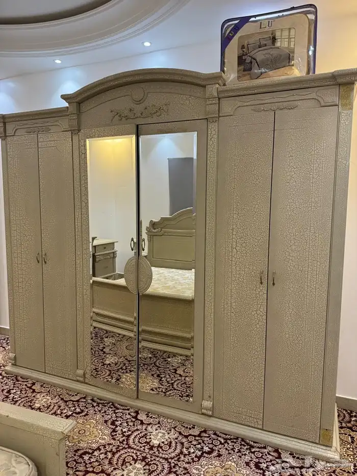 غرفه نوم   فرشه شبه جديده مقاس 4في 5   طراحه 0
