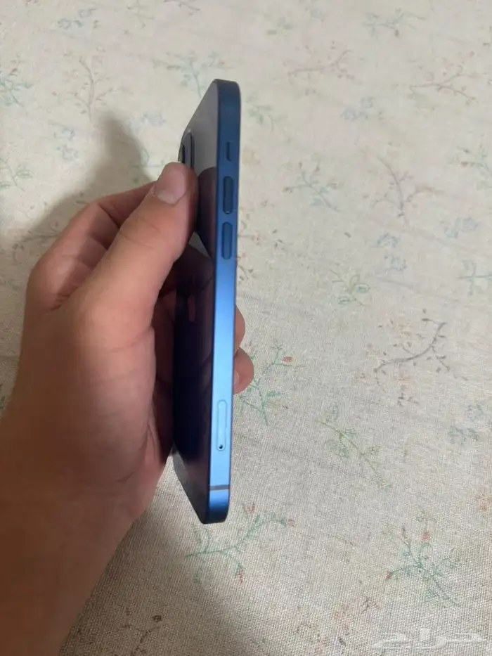 أيفون 12 4