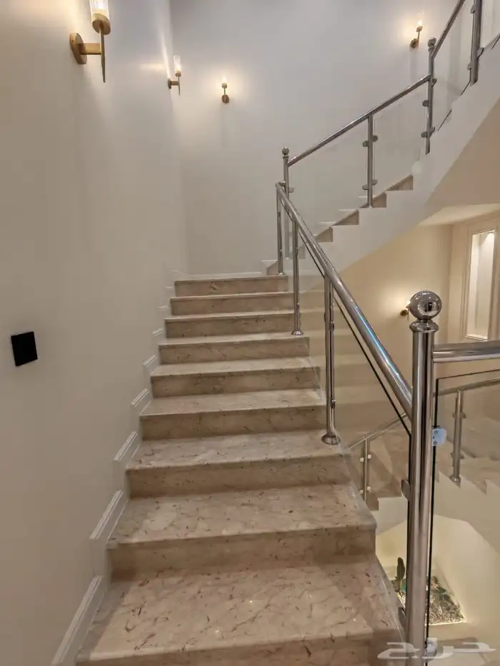فلا للبيع نص ارض ثلاث ادوار حي الشفاء تشطيب جدا  ممتاز 21