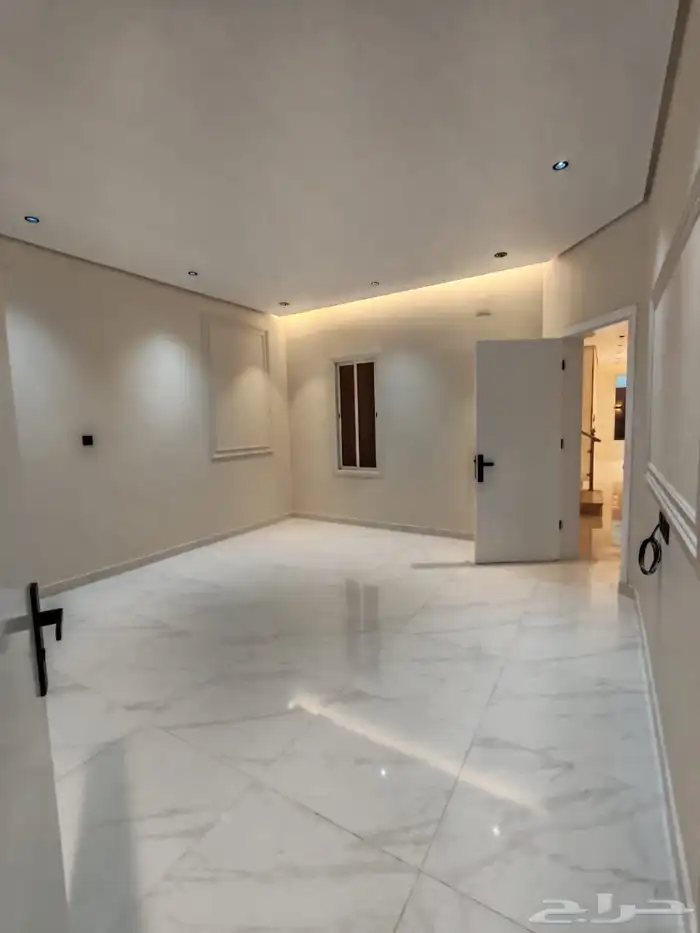 فلا للبيع نص ارض ثلاث ادوار حي الشفاء تشطيب جدا  ممتاز 4