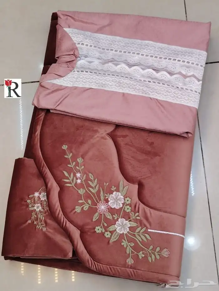 طقم سجاد وشرشف صلاه 0