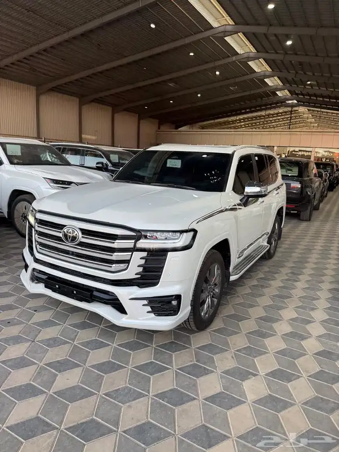 لاند كروزر 2025 VXR فل خليجي مالك اول 7