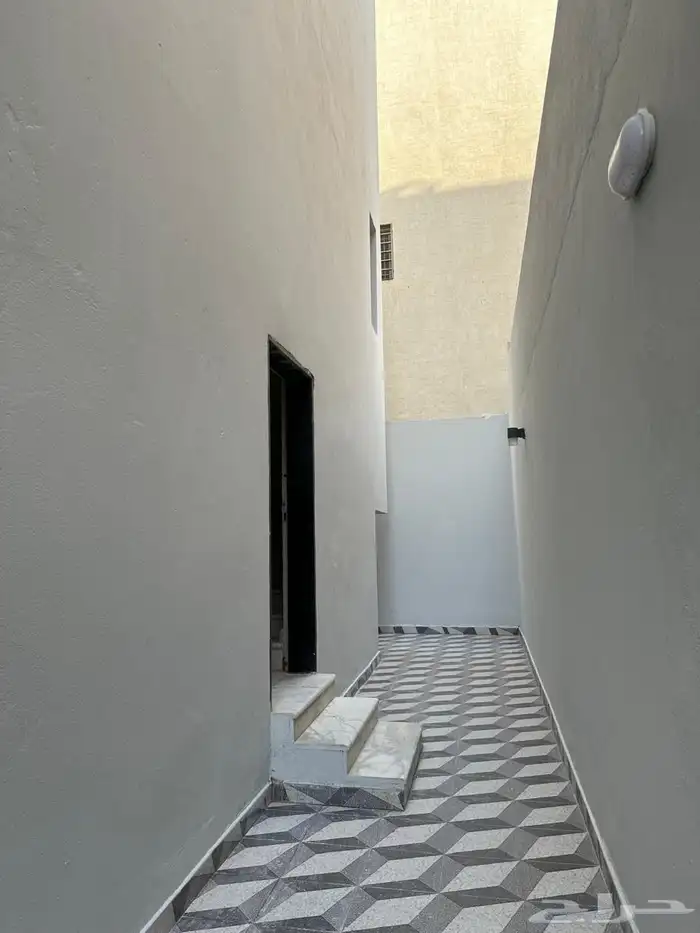 فله في العارض دور ونص وشقتين للبيع 4