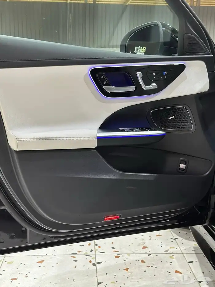 مرسيدس C300 AMG 2023 فل كامل . رصد الفخامة 24