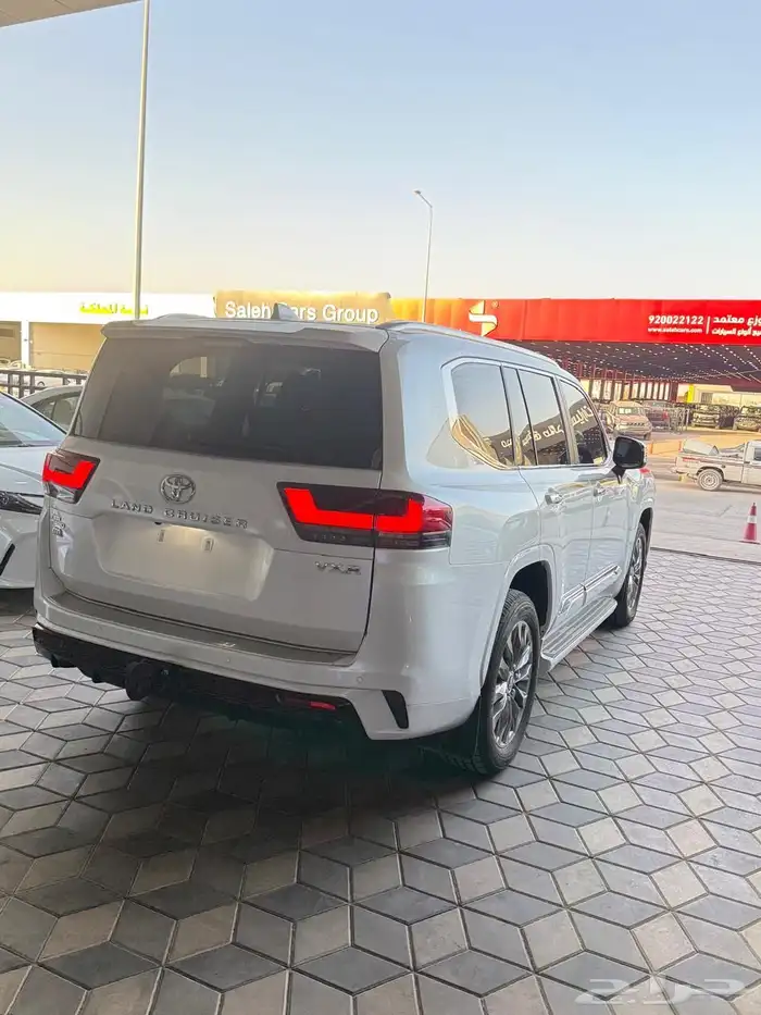 لاند كروزر 2025 VXR فل خليجي مالك اول 4