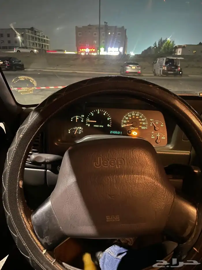 جيب شروكي 2000 18