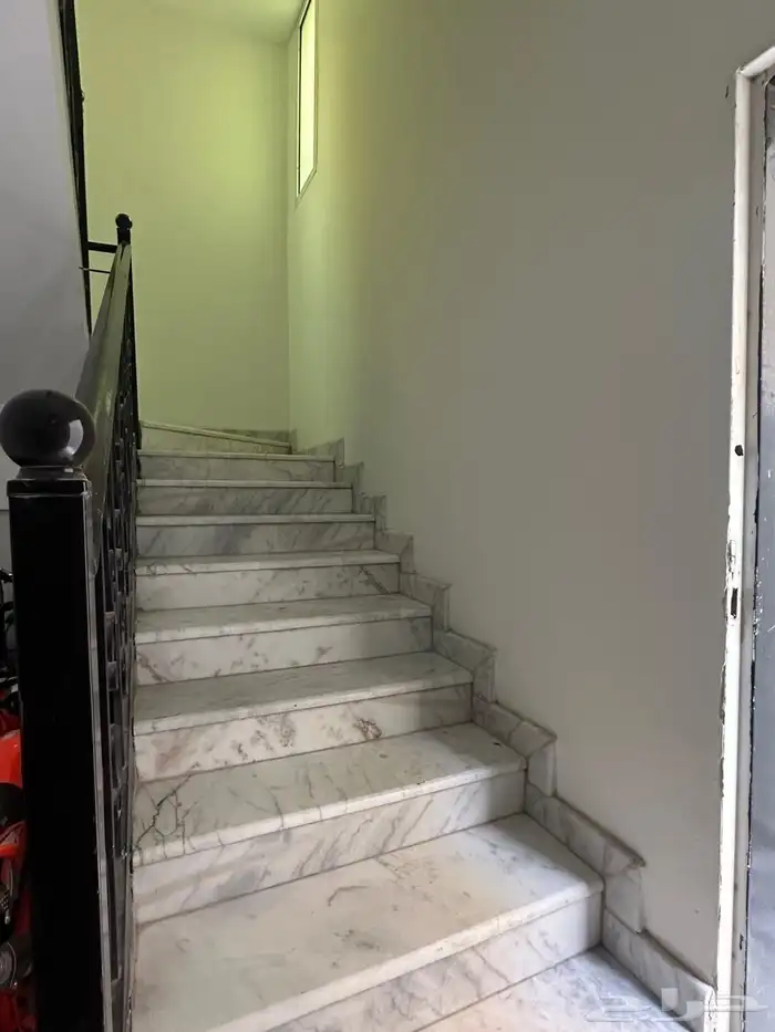 فله في العارض دور ونص وشقتين للبيع 6