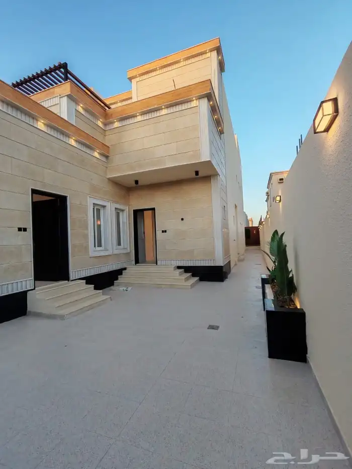 فلا للبيع نص ارض ثلاث ادوار حي الشفاء تشطيب جدا  ممتاز 0