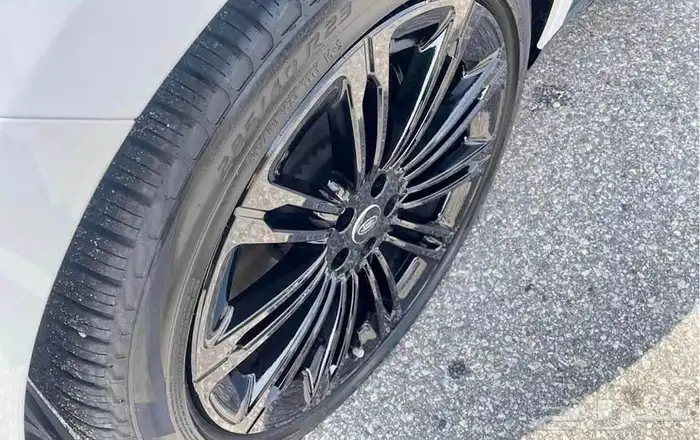للبيع رانج روفر 2024 فئه Auto ممشى قليل جدا وارد كندا 2