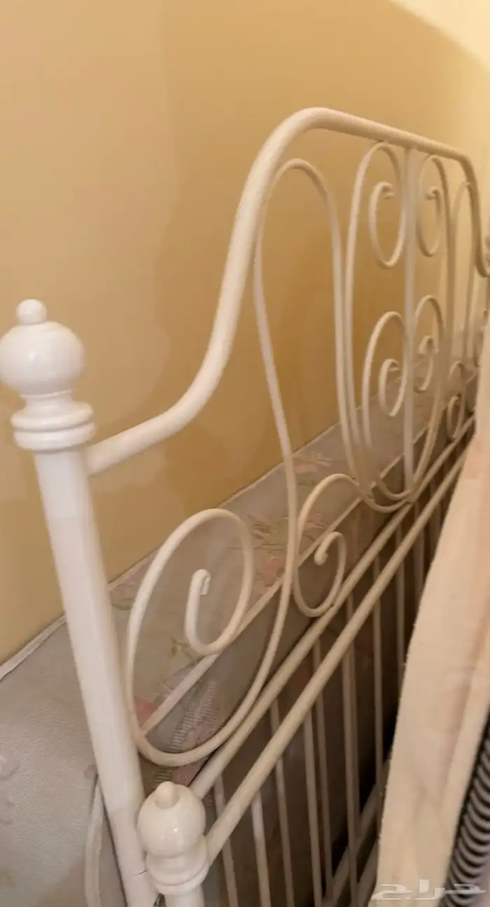 سرير ايكيا كبير حديدي كلاسيكBig metal classic Ikea bed 2