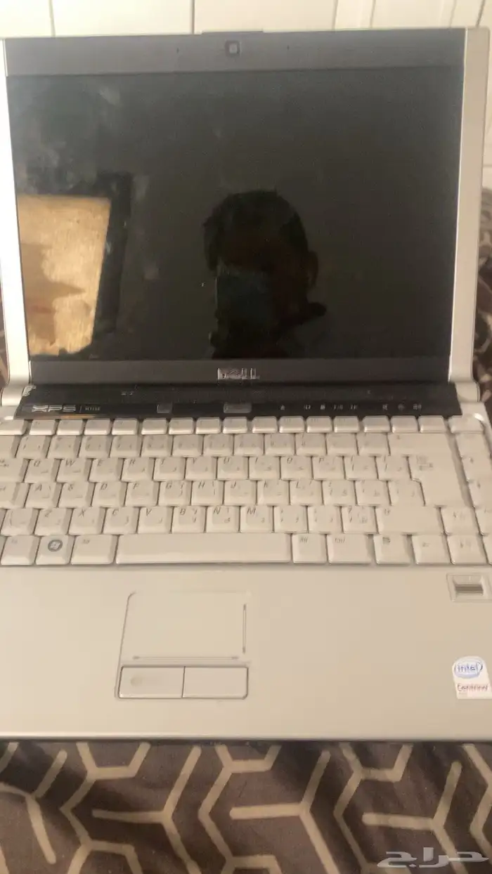 لابتوب شغال بس يحتاج بطاريه يشتغل وهو فالشاحن 1