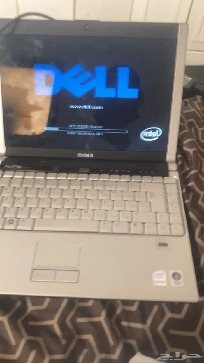 لابتوب شغال بس يحتاج بطاريه يشتغل وهو فالشاحن 3