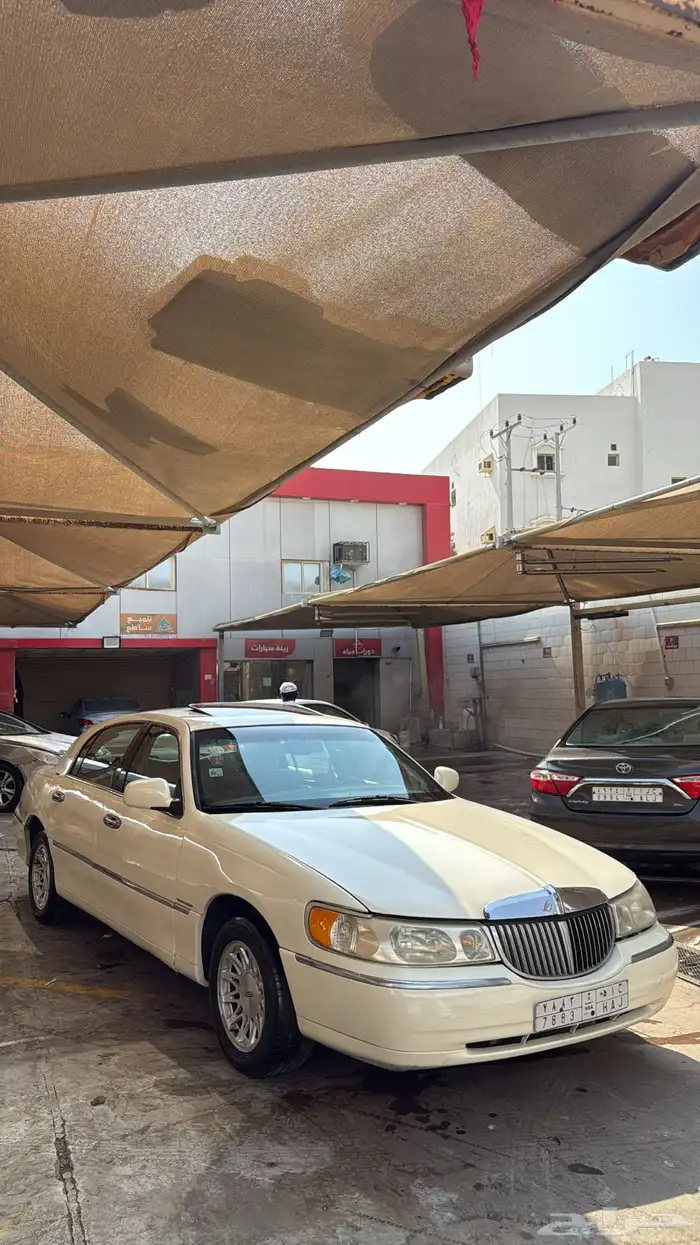 لينكون تاون كار 1999 0