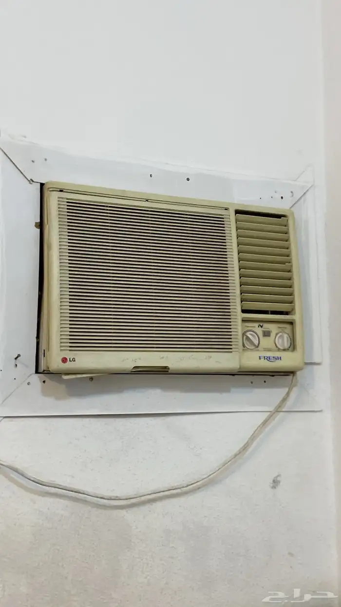 للبيع اربع مكيفات واثاث كامل 2