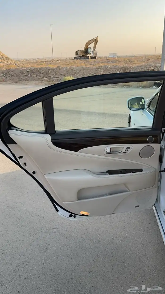 لكزس LS460 L سعودي عبدالطيف جميل 16