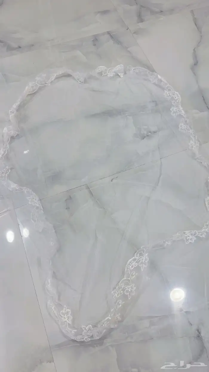 فساتين بيضاء وطرحة للعروسة 0