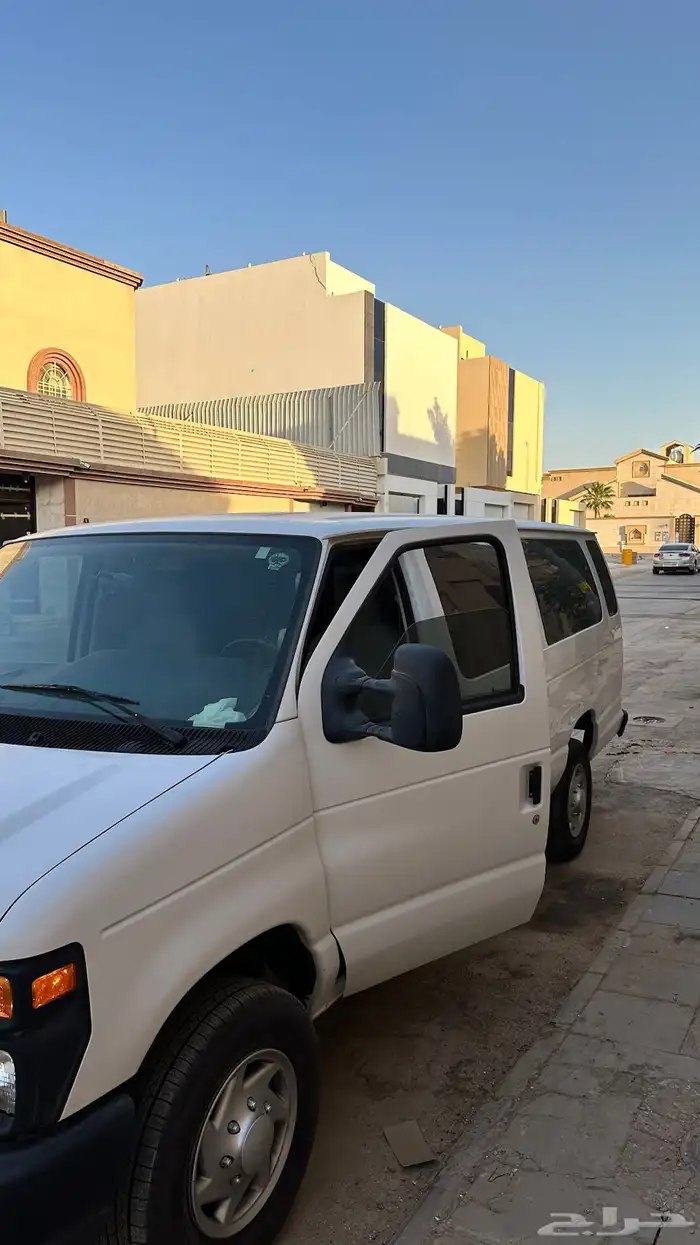 فورد E350 ذوي احتياجات خاصه ممشى قليل 2